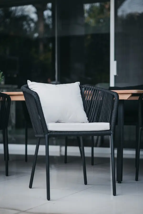 Silla tejida de exterior